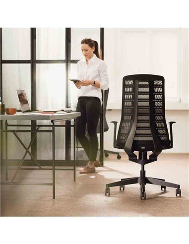 Кресло INTERSTUHL PURE PU213 BLACK MESH