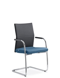 Кресло LD SEATING ELEMENT 440-Z-N4 для посетителей, на полозьях 2