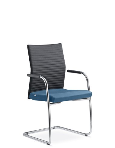 Кресло LD SEATING ELEMENT 440-Z-N4 для посетителей, на полозьях