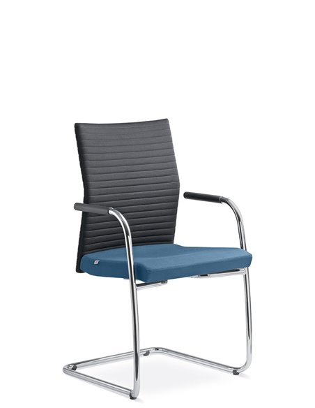 Кресло LD SEATING ELEMENT 440-Z-N4 для посетителей, на полозьях