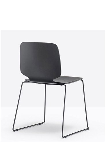 Стул PEDRALI BABILA 2720 BLACK на полозьях